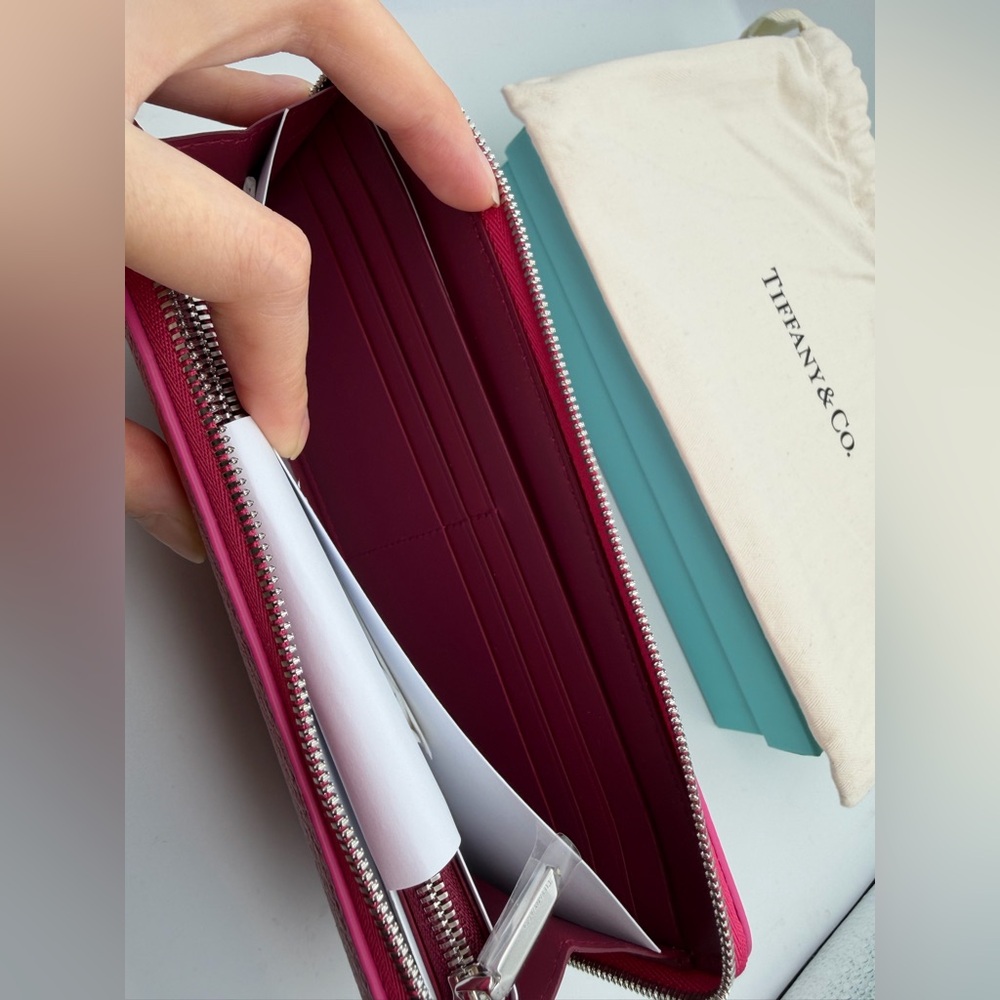 Tiffany & Co. New red black ombré leather L zip wallet - Picture 11 of 12